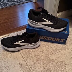 Brooks Men's Black and White Athletic Shoes